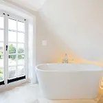 Dansk Skuul Haus 4 *