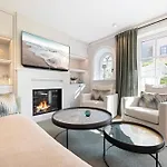 Dansk Skuul Haus 4 *