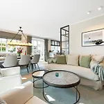 Dansk Skuul Haus 4 * List