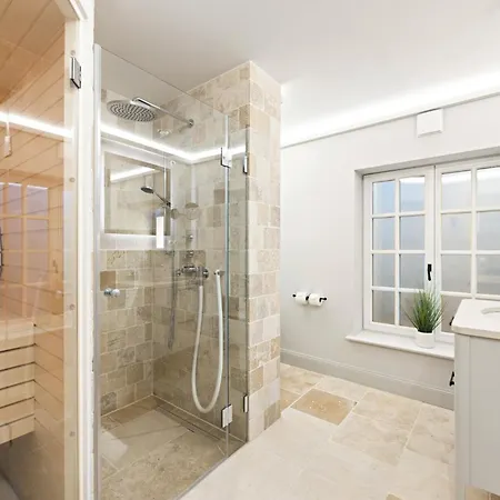Dansk Skuul Haus 4 *