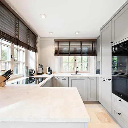 Dansk Skuul Haus 4 * ליסט