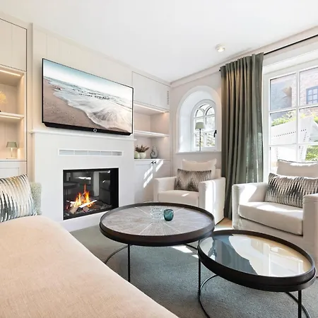 Dansk Skuul Haus 4 *